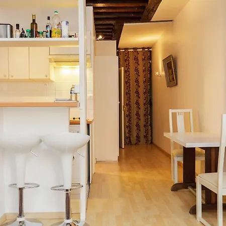 Apartment French Cancan Paris