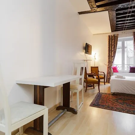 French Cancan Apartment